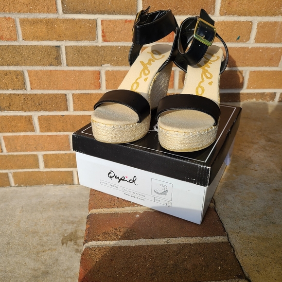 Qupid wedge sandal size 7.5 black - Picture 7 of 9